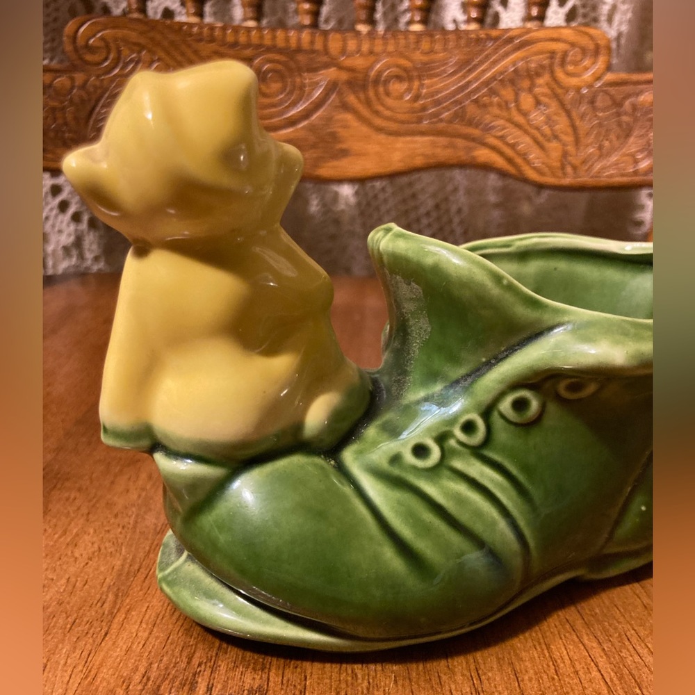 Vintage Yellow Elf Pixie on Green Shoe Boot - Smirk Expression - Picture 8 of 16